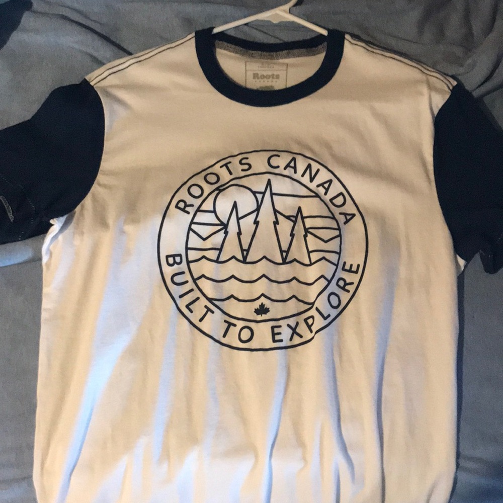 Men’s ROOTS t-shirt size small, very lightly used